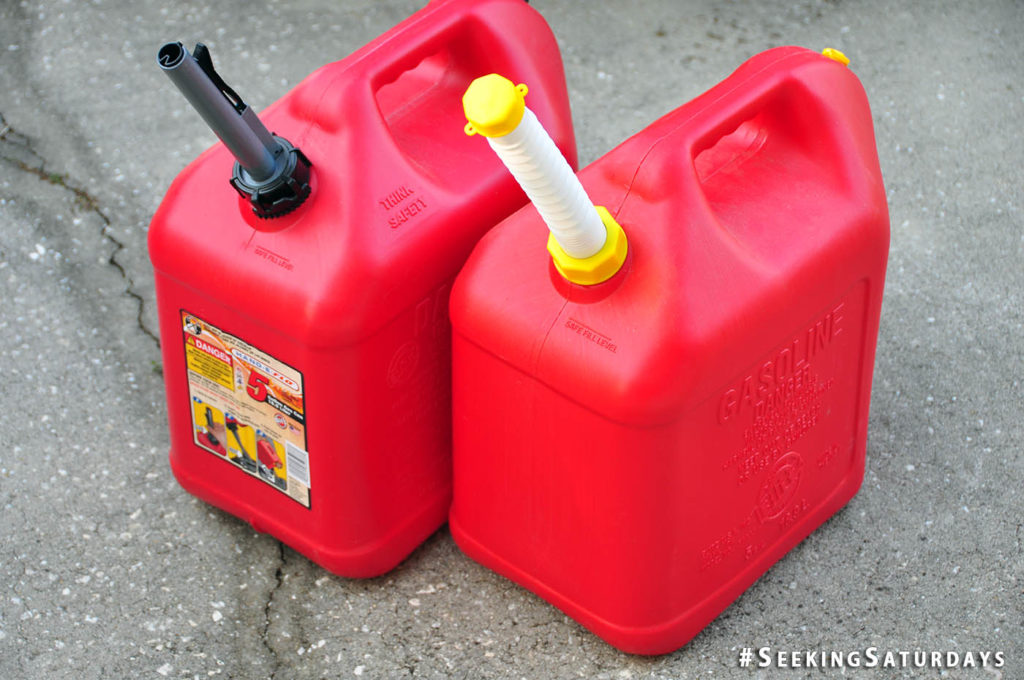 5 five gallon gas cans with spout